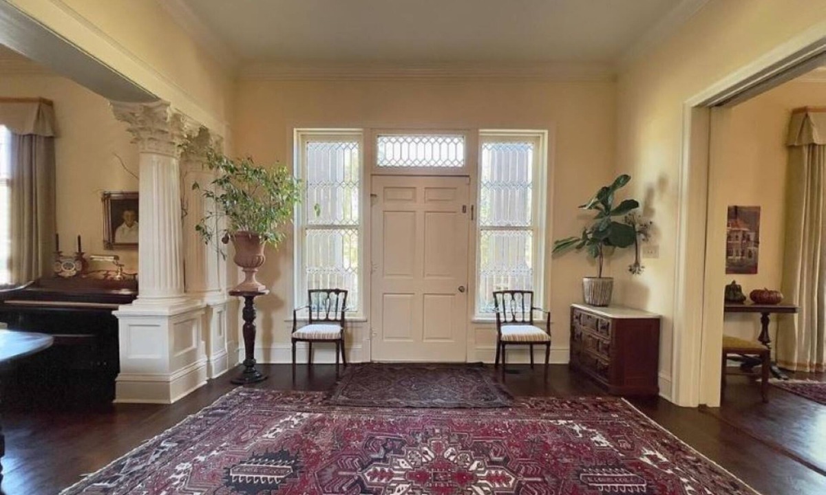 Indianola House | Spacious 3-bedroom estate in charming Indianola with AC, WiFi