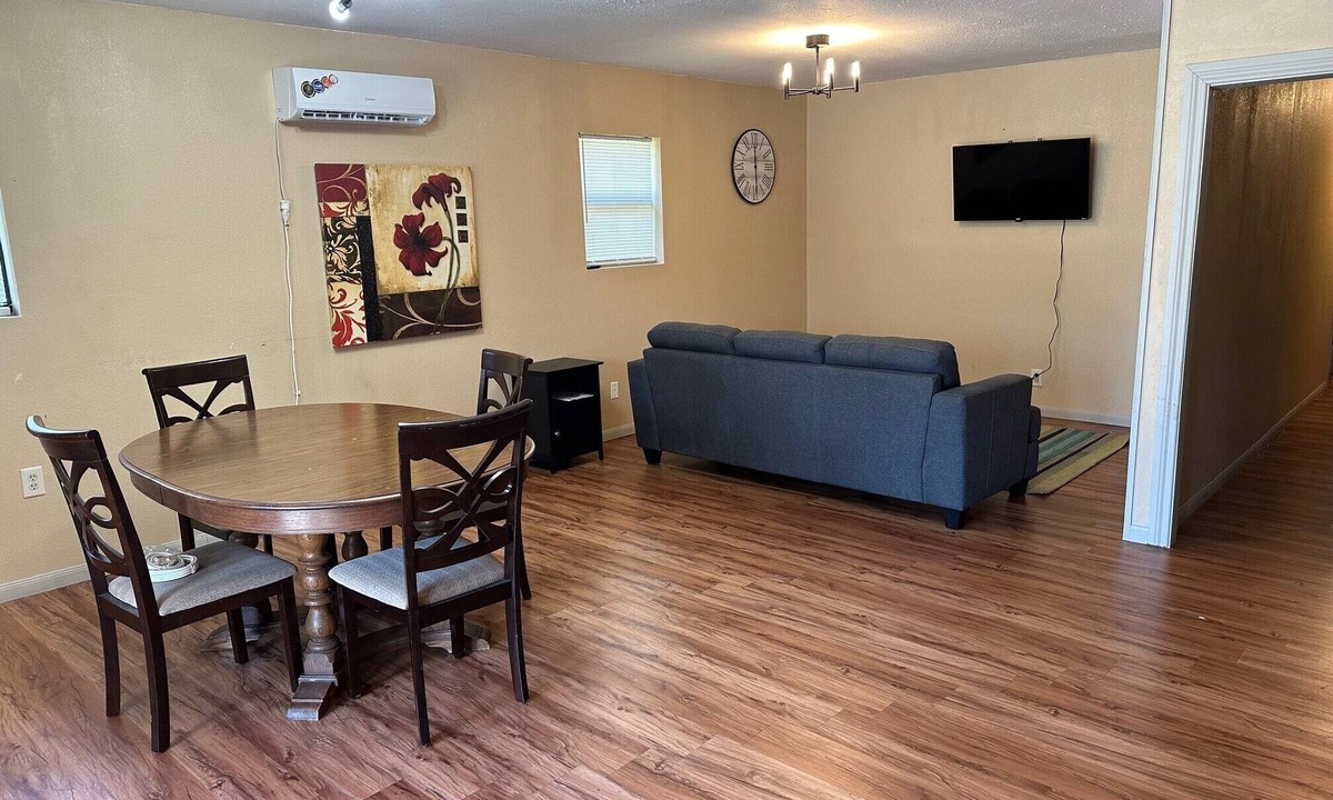 Lakeview  Jefferson County House | Spacious 3-Bedroom Home. Cajun Capital of Texas. Great for Fishing & Turnarounds