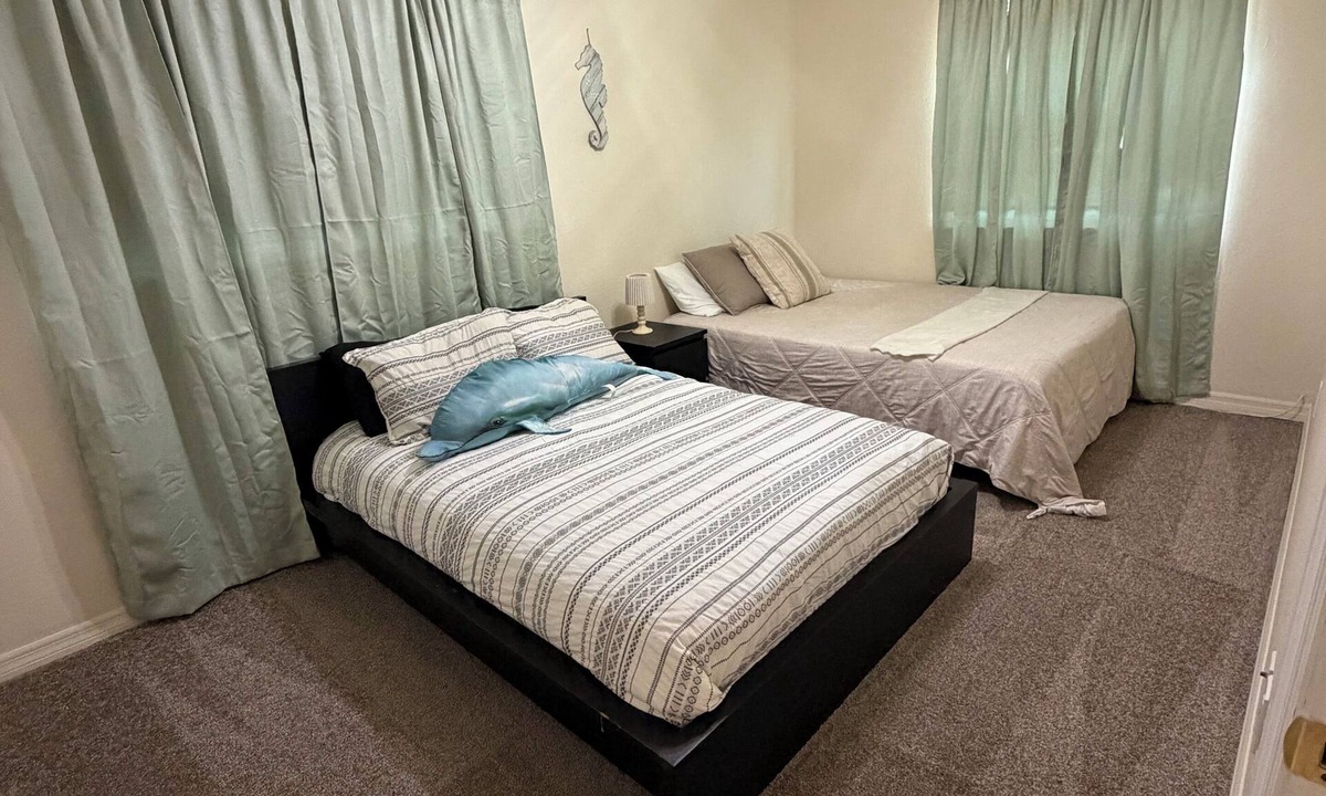 United Central House | Spacious 4-bedroom house in tranquil St. Petersburg close to everything!