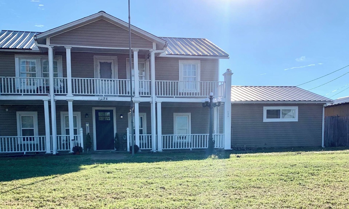 Navarro County House | Spacious 4-bedroom house in Corsicana with beautiful country views.
