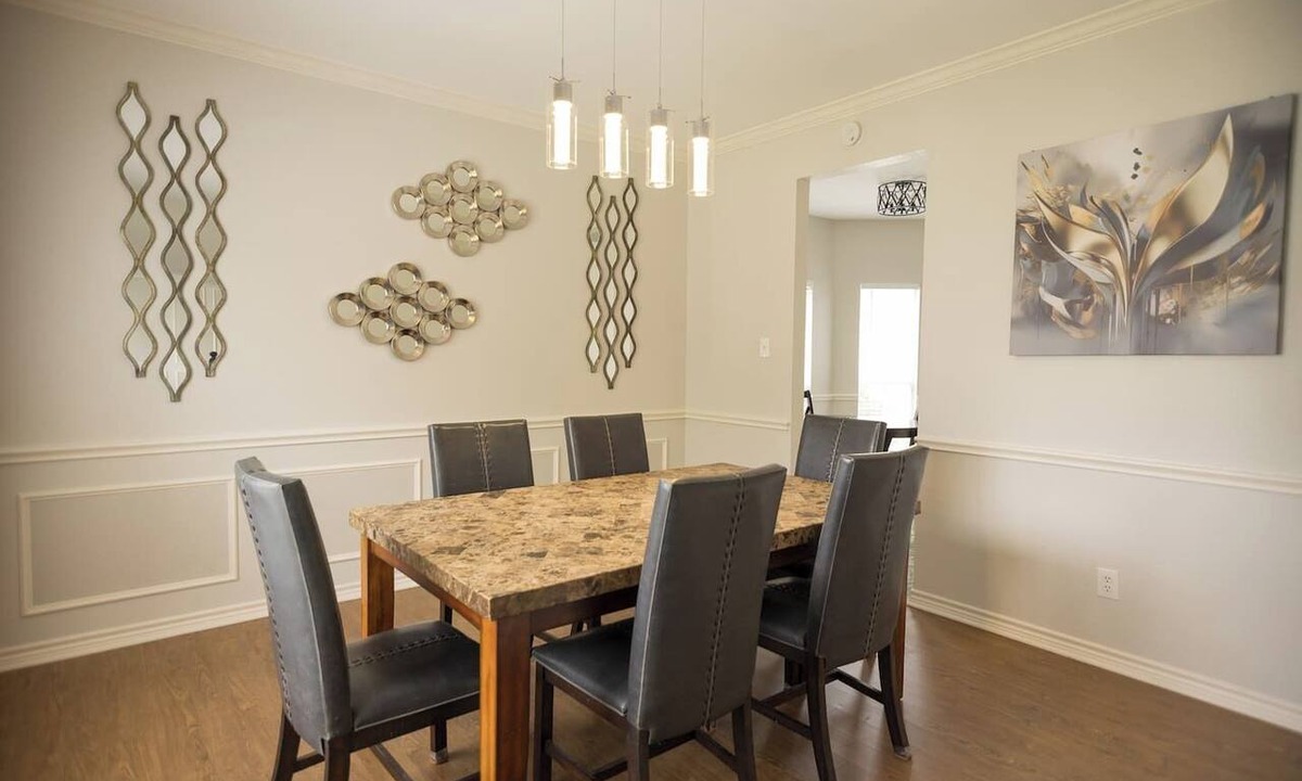 Valley Ranch House | Spacious 4 Bedroom home with private backyard
