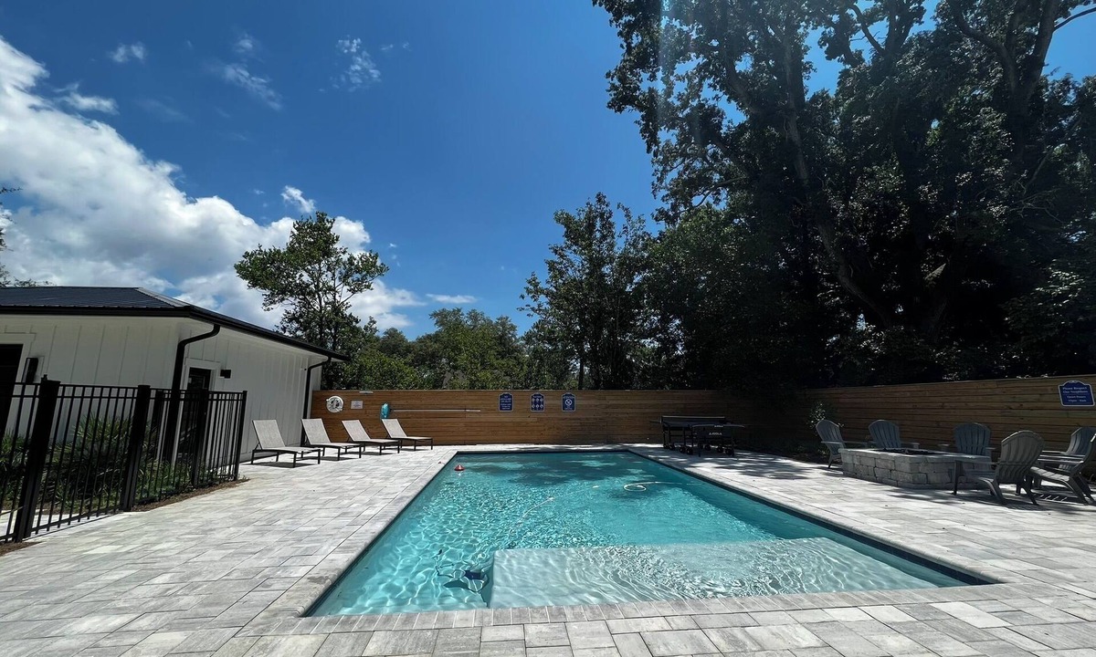 East Hill House | Spacious 5 Bedroom house with option to heat pool