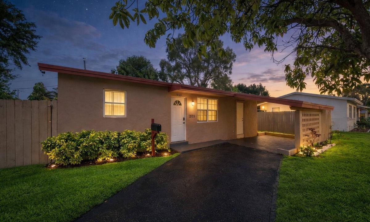 Lauderdale Lakes House | Spacious 5BR Getaway-Great for Families & Groups