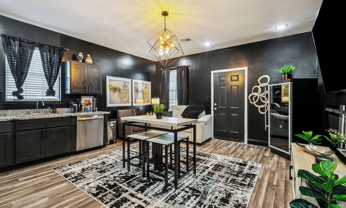 Saint Claude Apartment | Spacious 5BR NOLA Loft, Perfect for Groups, King Bed