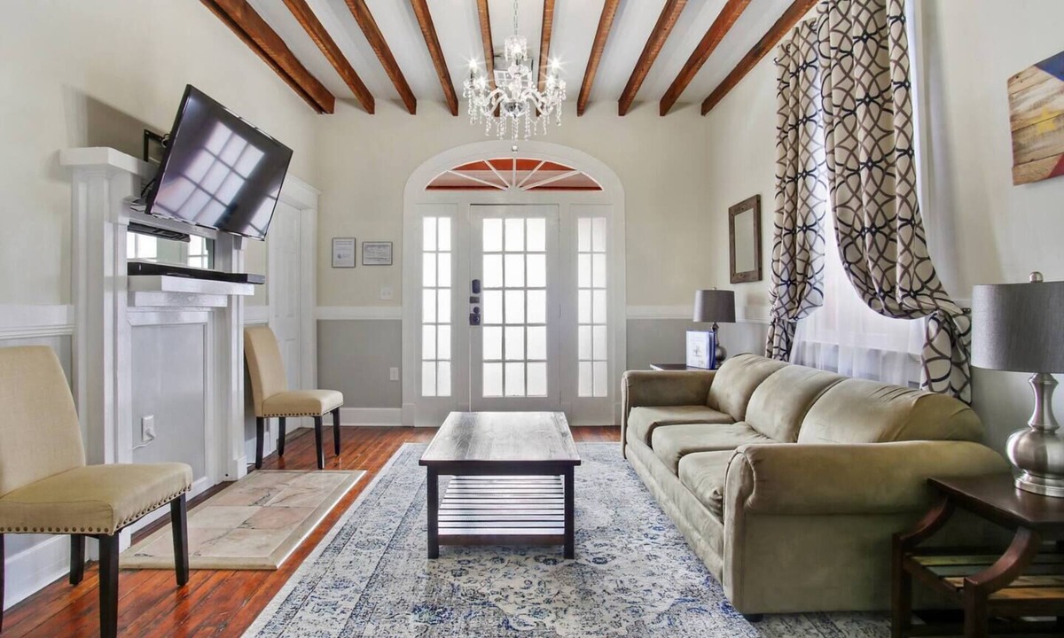 Mid-City House | Spacious 5BR Urban Oasis | Porch, Courtyard, Free Parking | Near French Quarter