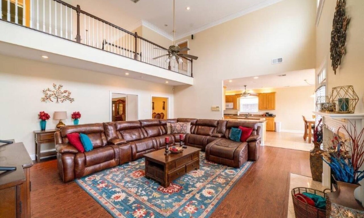 LaPlace House | Spacious, 6 Bd/4BA Home, Sleeps 12, Near New Orleans Airport