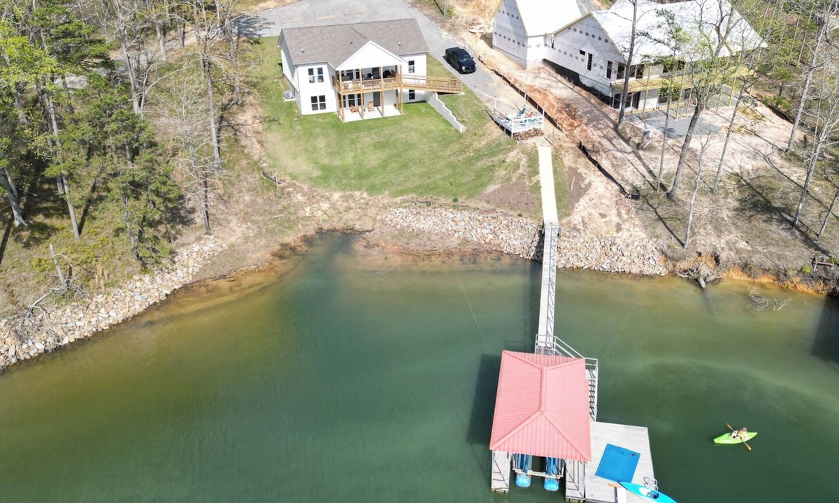 Arley House | Spacious 6-bedroom house on beautiful Lewis Smith Lake