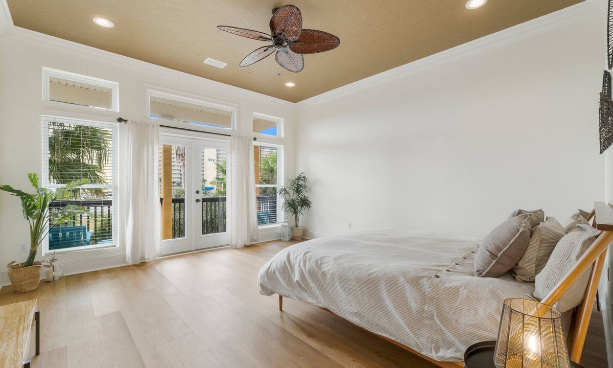 Crescent Beach House | Spacious 7-bedroom house with AC and WiFi in marvelous Panama City Beach
