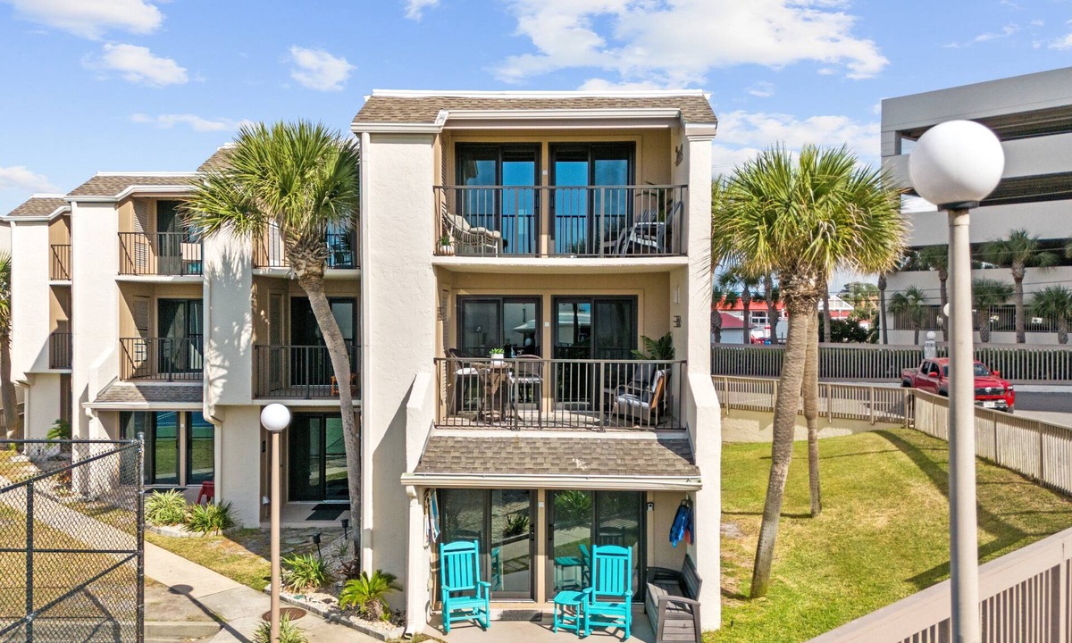 Bel Air Condo | Spacious and Elegant Condo! Summer Deals! FREE tkts to Activities this Summer!