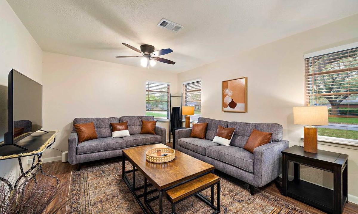 Baytown House | Spacious Family Gem: Private Giant Yard | 4br