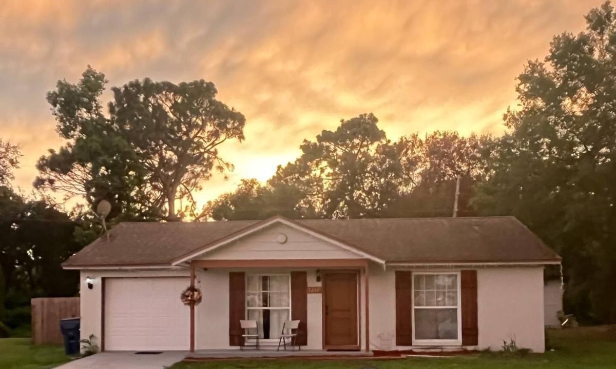 Seven Springs Homes House | Spacious Family Getaway w/Huge Patio — Sleeps 10, Just 30 Mins from the Beach!