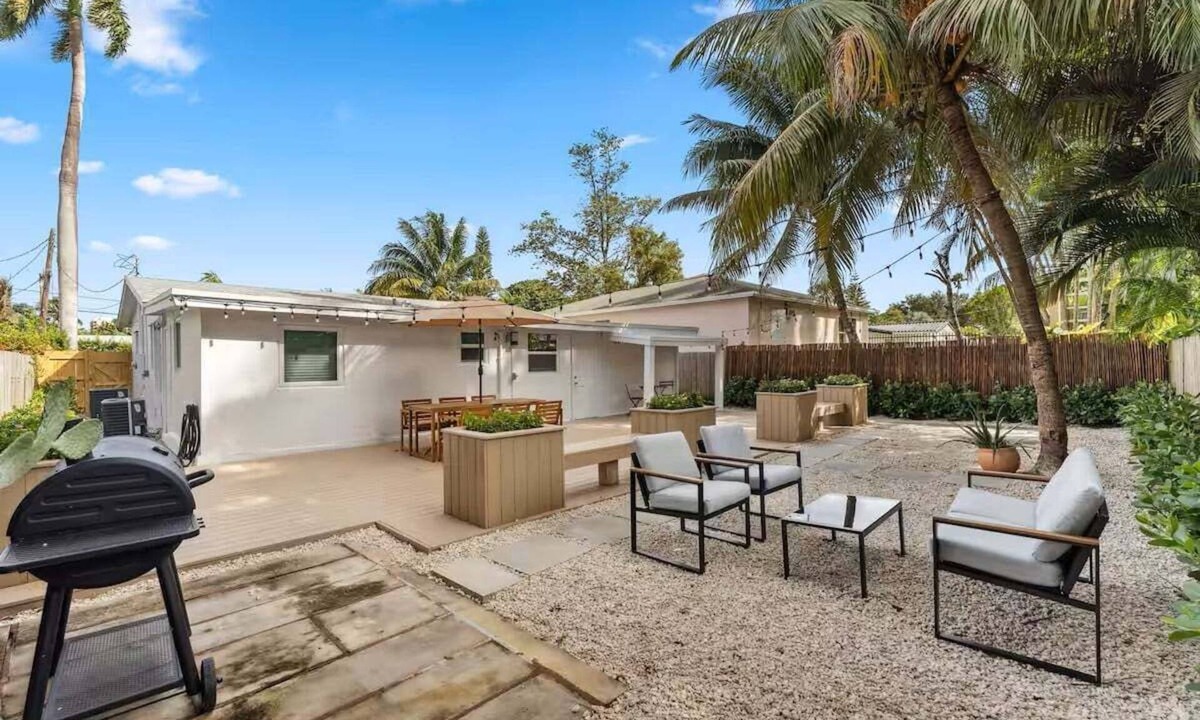 North Miami House | Spacious Miami Retreat with Private Backyard — Ideal for Families & Groups