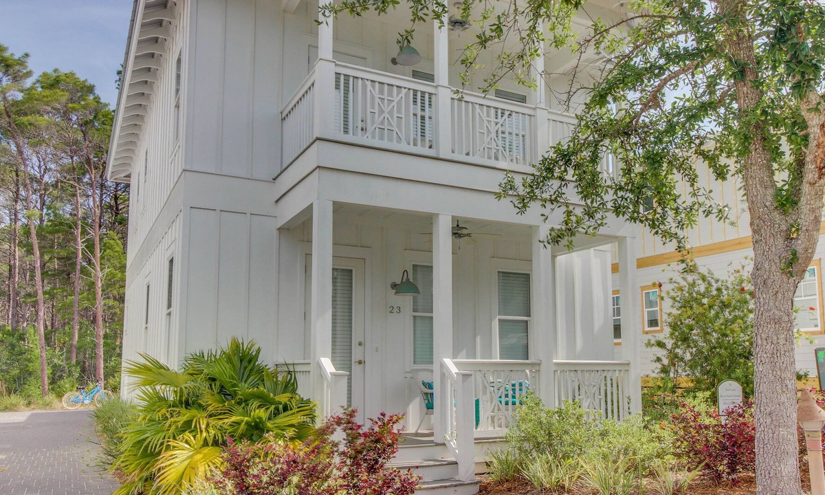 Greenway Park House | Spacious & modern home w/ shared pool near beach - snowbirds welcome