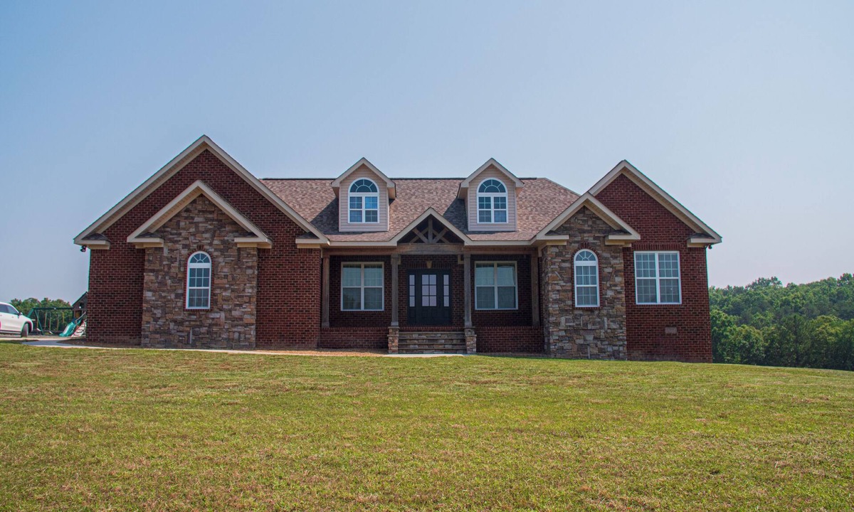 Collinsville House | Spacious, Private Farmhouse on the Countryside with a Playground
