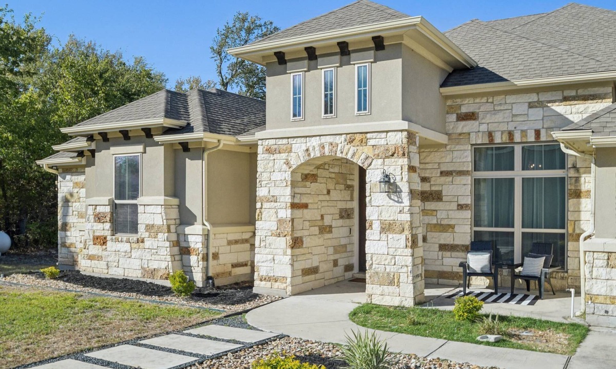 Forest Creek House | Spacious Retreat Near Kalahari on an Acre, Updated Kitchen, Foosball, Screened Porch, Huge Backyard