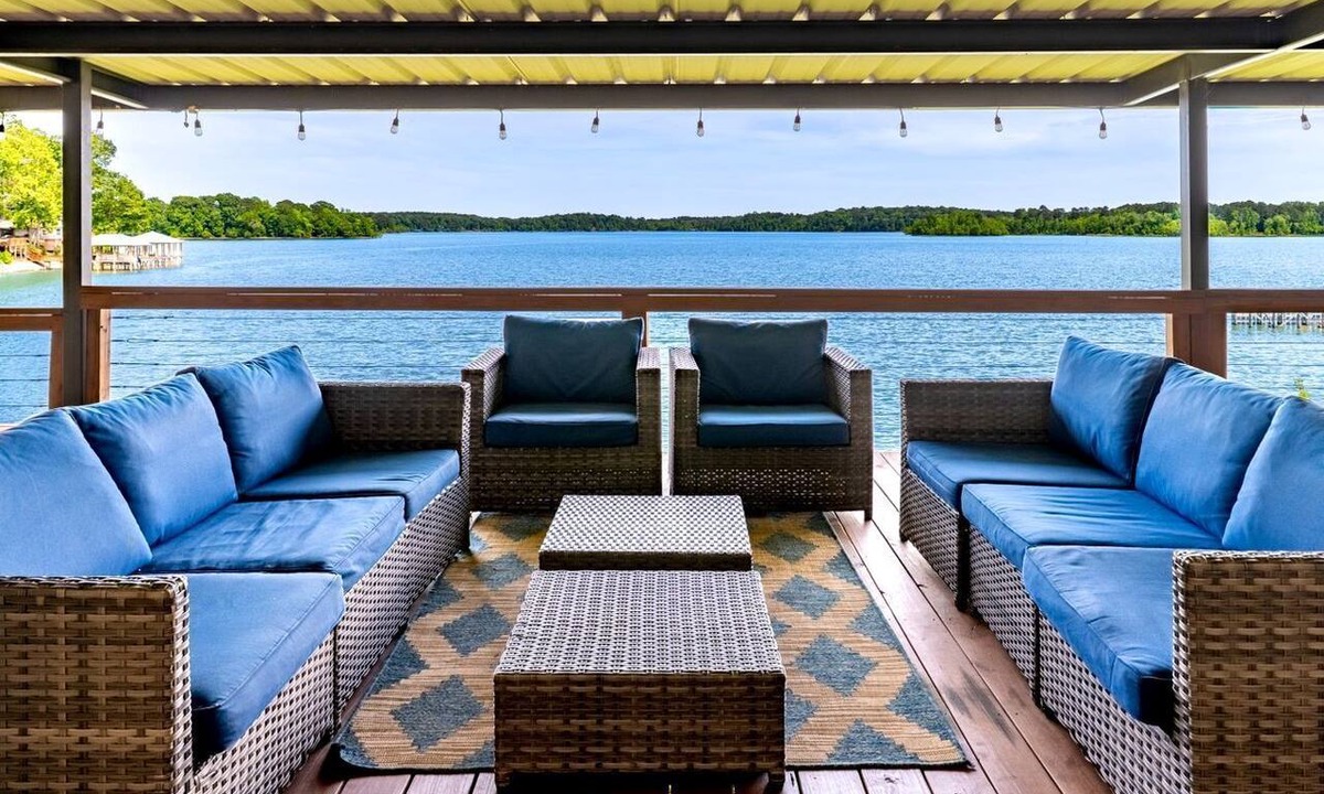 Hemphill House | Spacious Vacation Rental with Stunning Lake Views from the Incredible Deck for an Amazing Getaway in Sabine National Forest in Hemphill, Texas