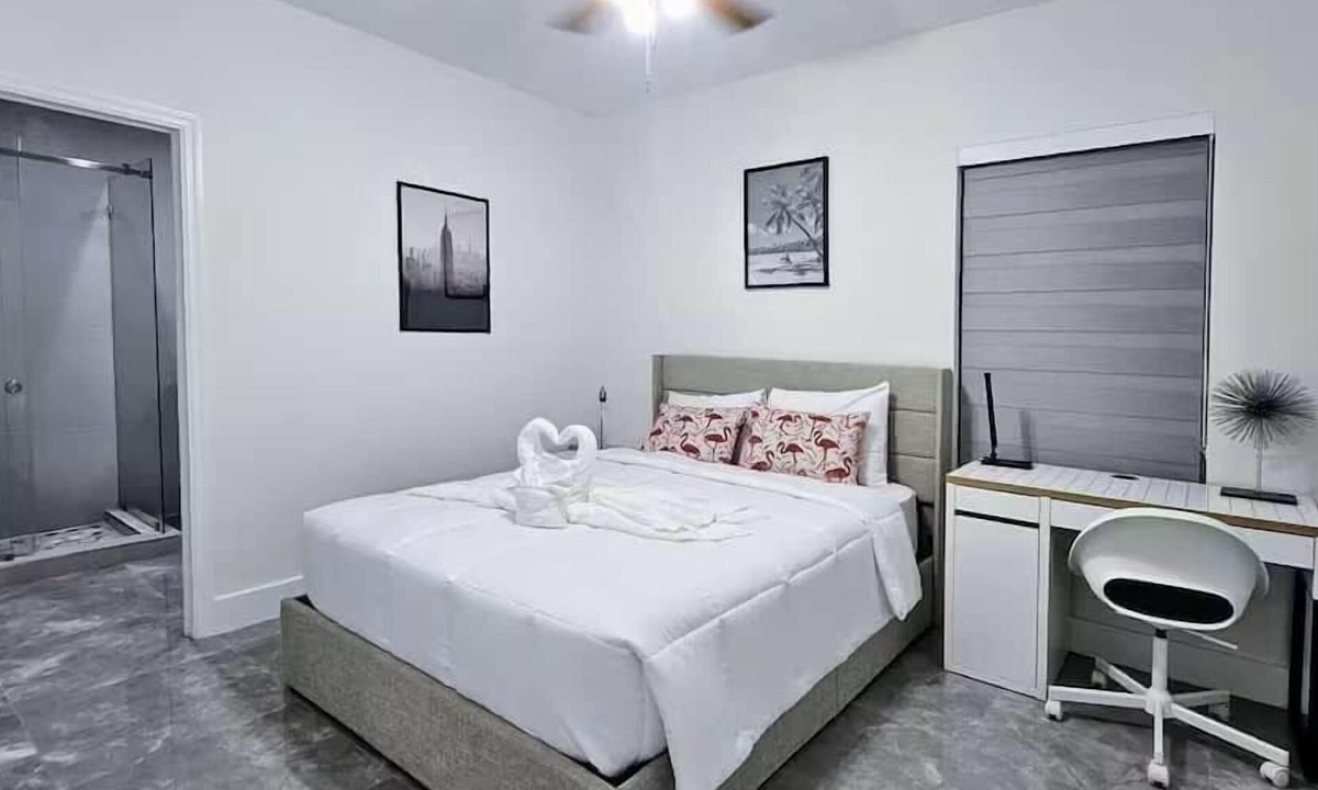 Miami Shores House | Spacious Villa w/Hot Tub Near MIA Sleeps 12