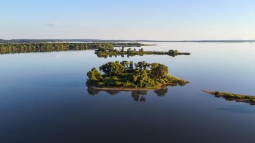 Madill Hotel | Spacious Wooden Suite #4 By The Lake at Texoma Shores Resort