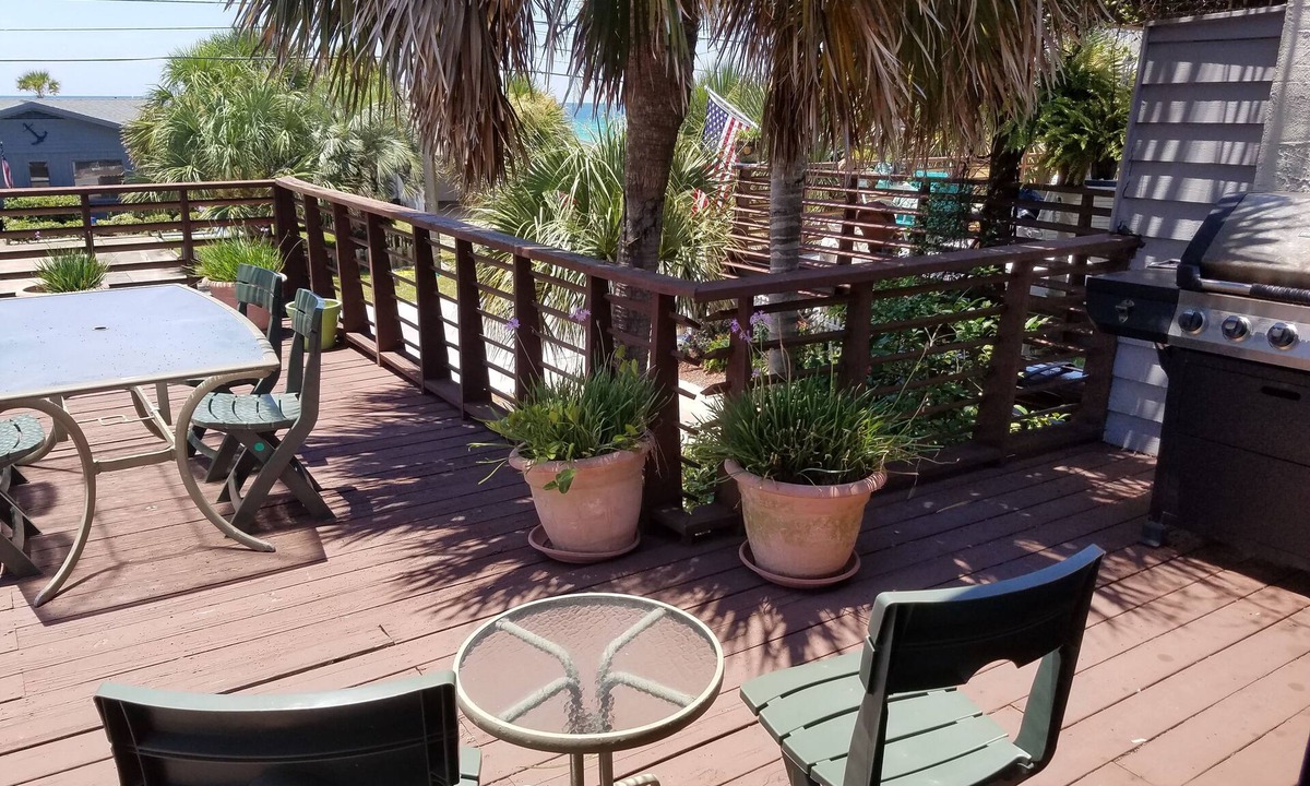 Bel Air House | Spectacular Beach front Balcony, Few Steps to the beach ! 3 br/2 ba, sleep 8