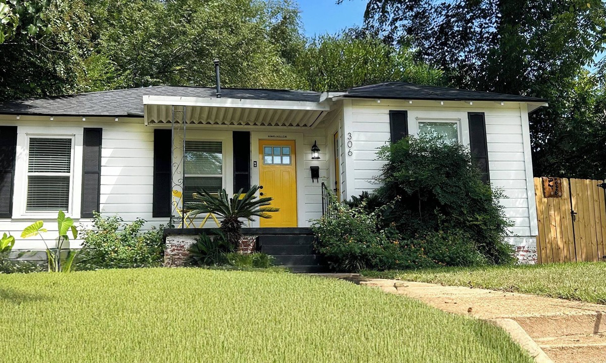 Tyler Cottage | Stars Hollow House · Pet Friendly 3 Bedroom in Tyler's Historic District