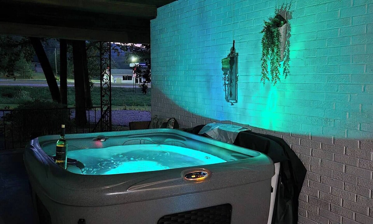 Sycamore House | Stay and Play 280/Family Fun Lodge. Pet-Friendly! Near Sylacauga.