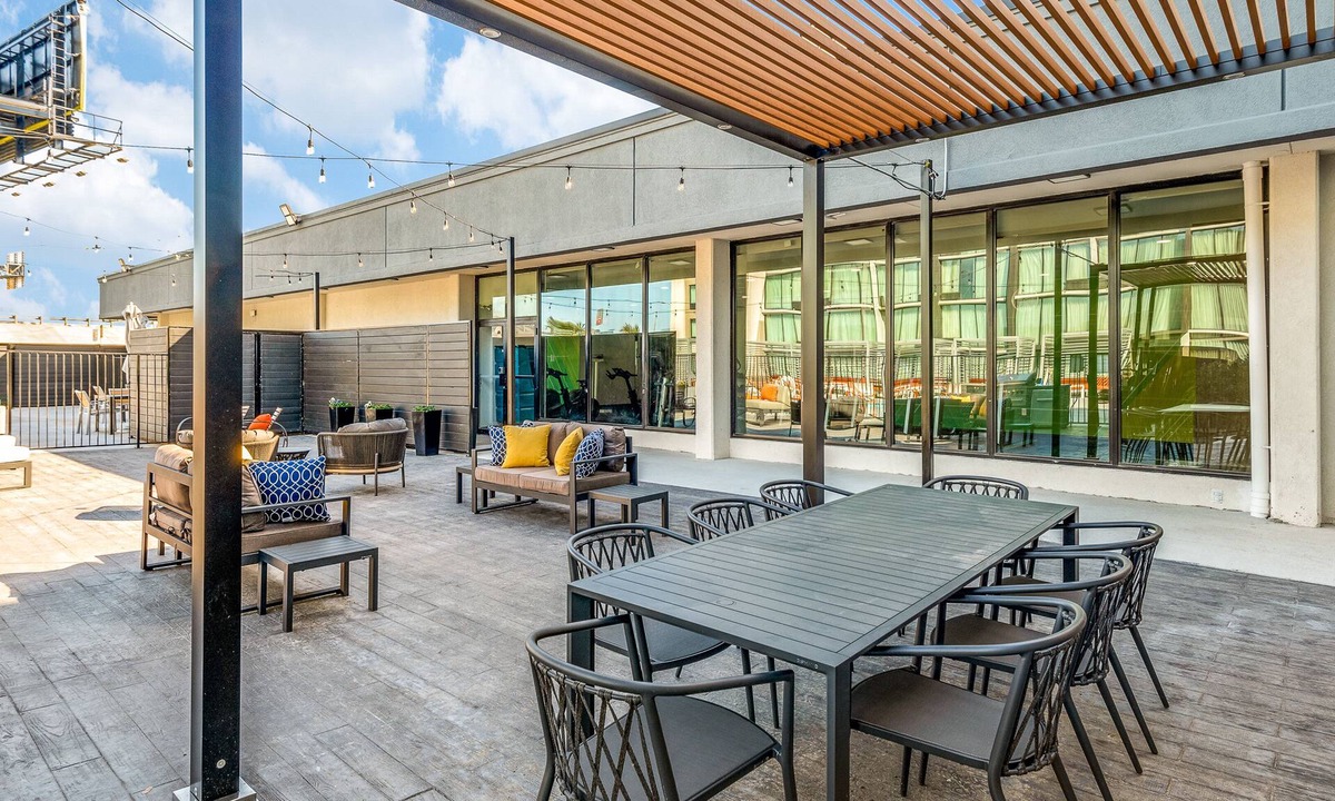 Dallas Hotel | Staybridge Suites Dallas Market Ctr Love Field by IHG