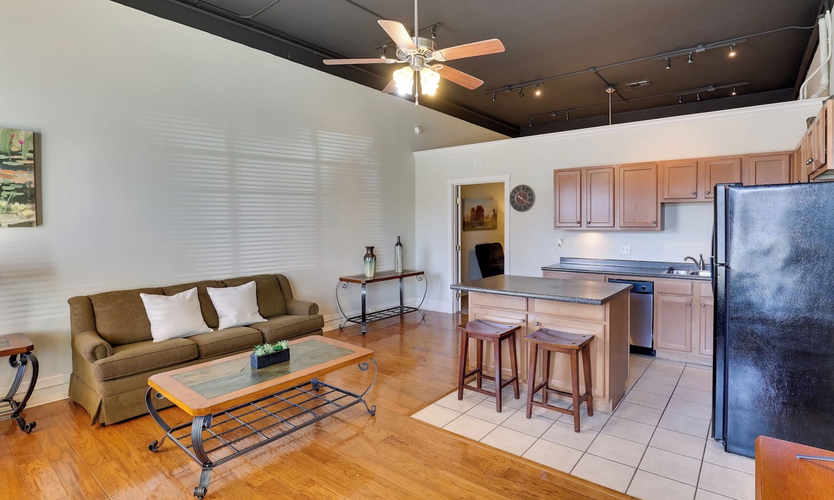 Marshall Apartment | Steps to Restaurants & Shops! Dtwn Marshall Apt