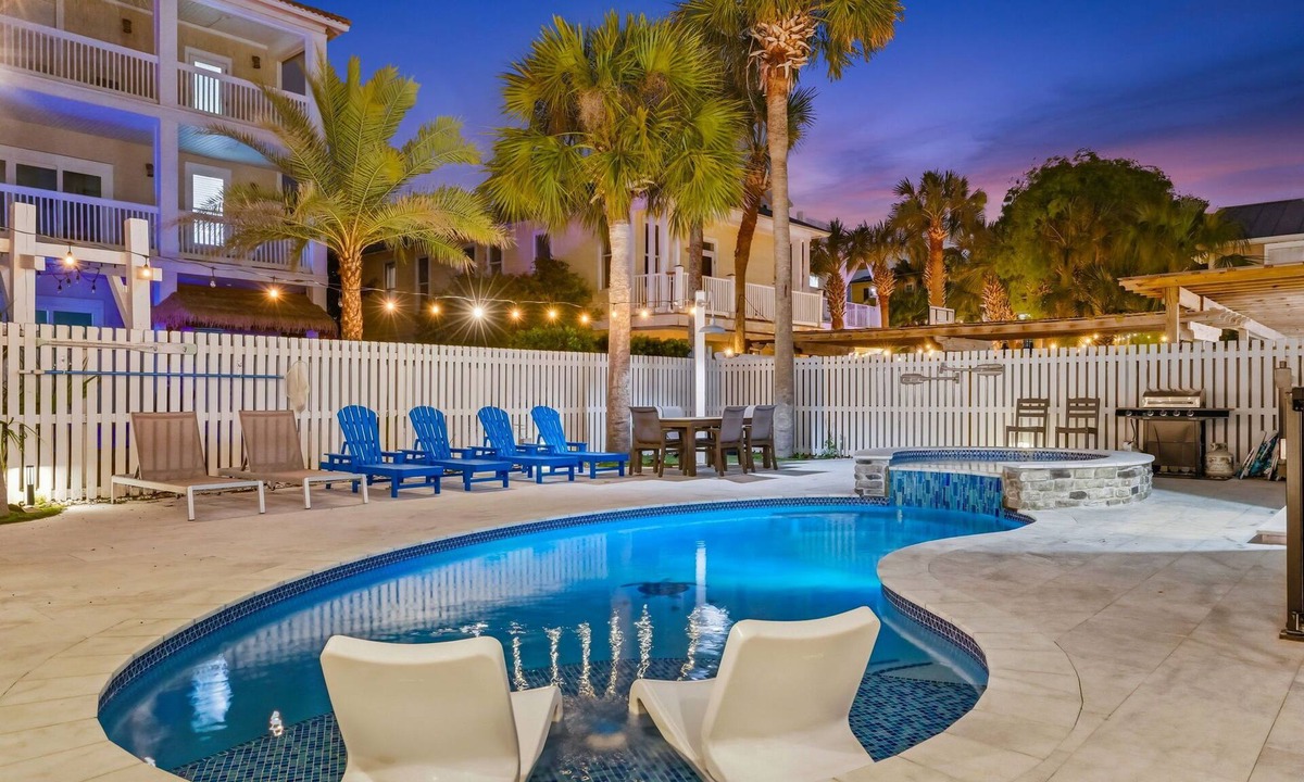 Delos House | Steps to White Sand Beach ~ Private Heated Pool & Hot Tub ~ Sleeps 17