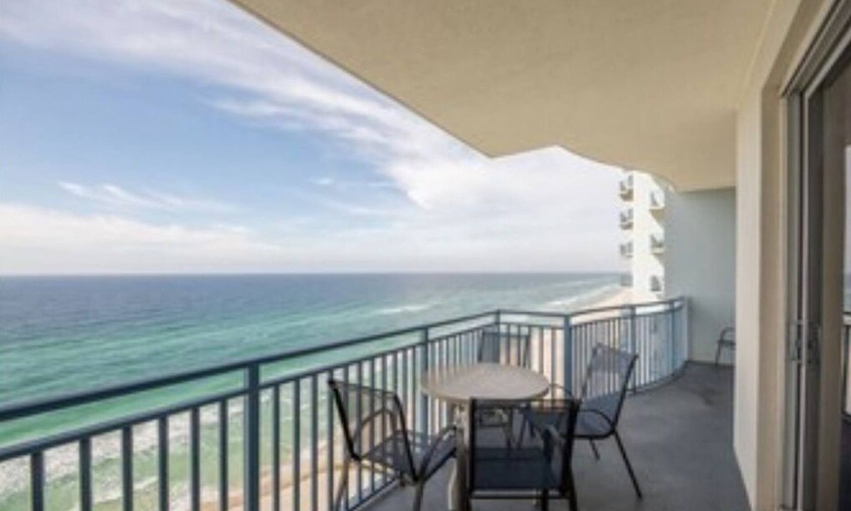 El Centro Beach Condo | Sterling Breeze 1402 Walk to Pier Parkn
