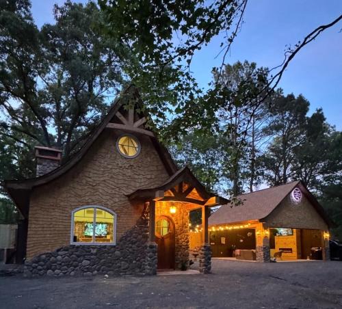 Lonoke Villa | Storybook Cottage & Storybook Nook NO cleaning fee