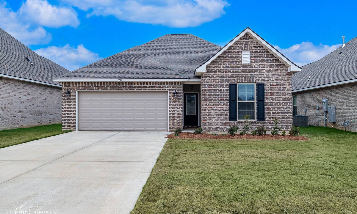 Shreveport House | Stunning Brand New 4BR Home & Bright & Sleeps 8