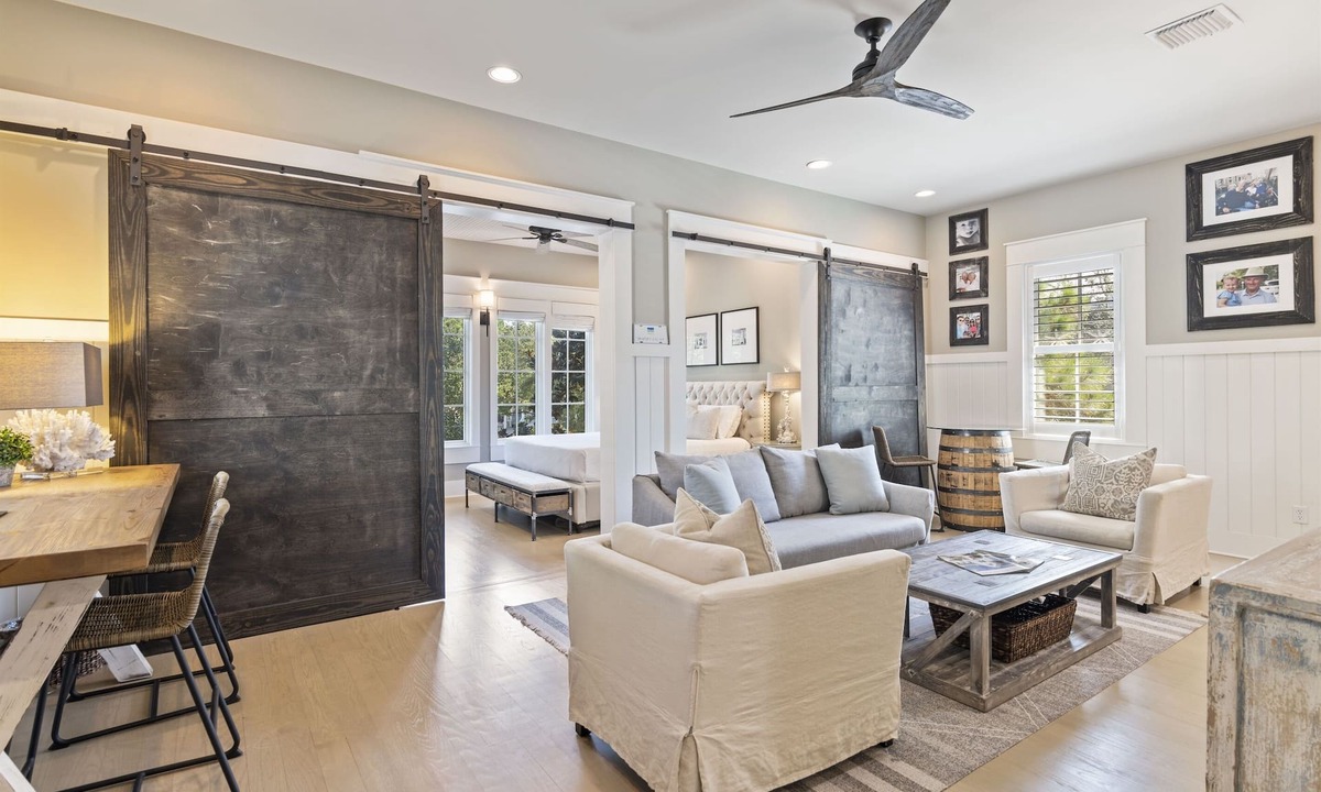 Watercolor House | Stunning Carriage House in Watercolor | 2 Bicycles Included!