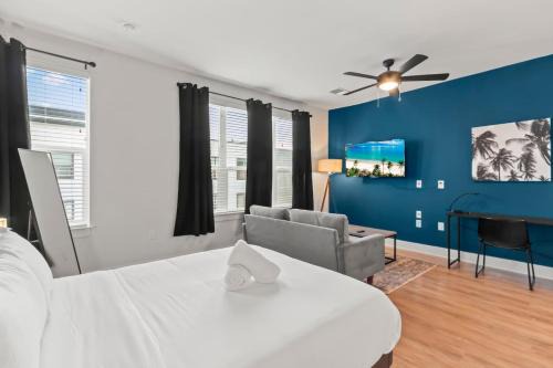 North Hyde Park Apartment | Stunning Studio Pool and Gym Raymond James