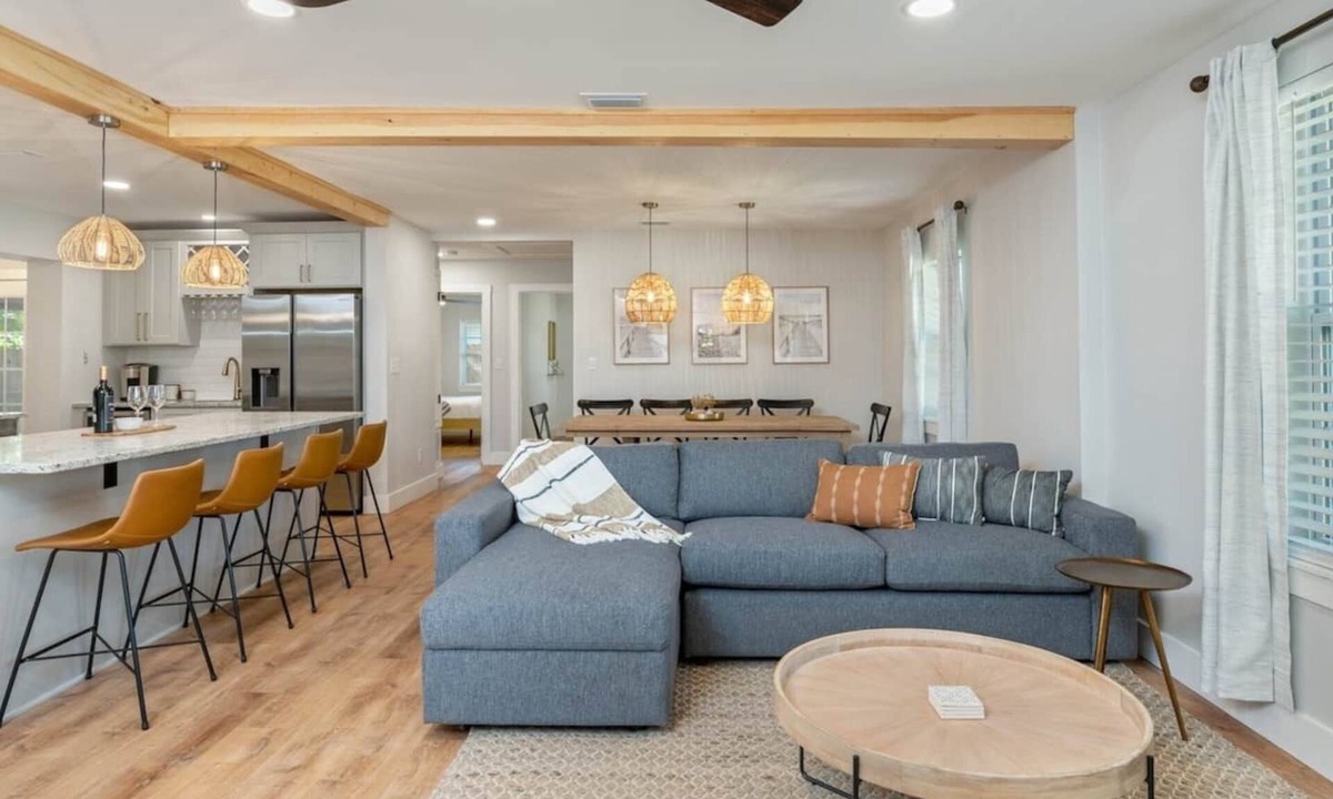 Fort Walton Beach House | Stunning updated 4 bedroom home. 8 mins from beach