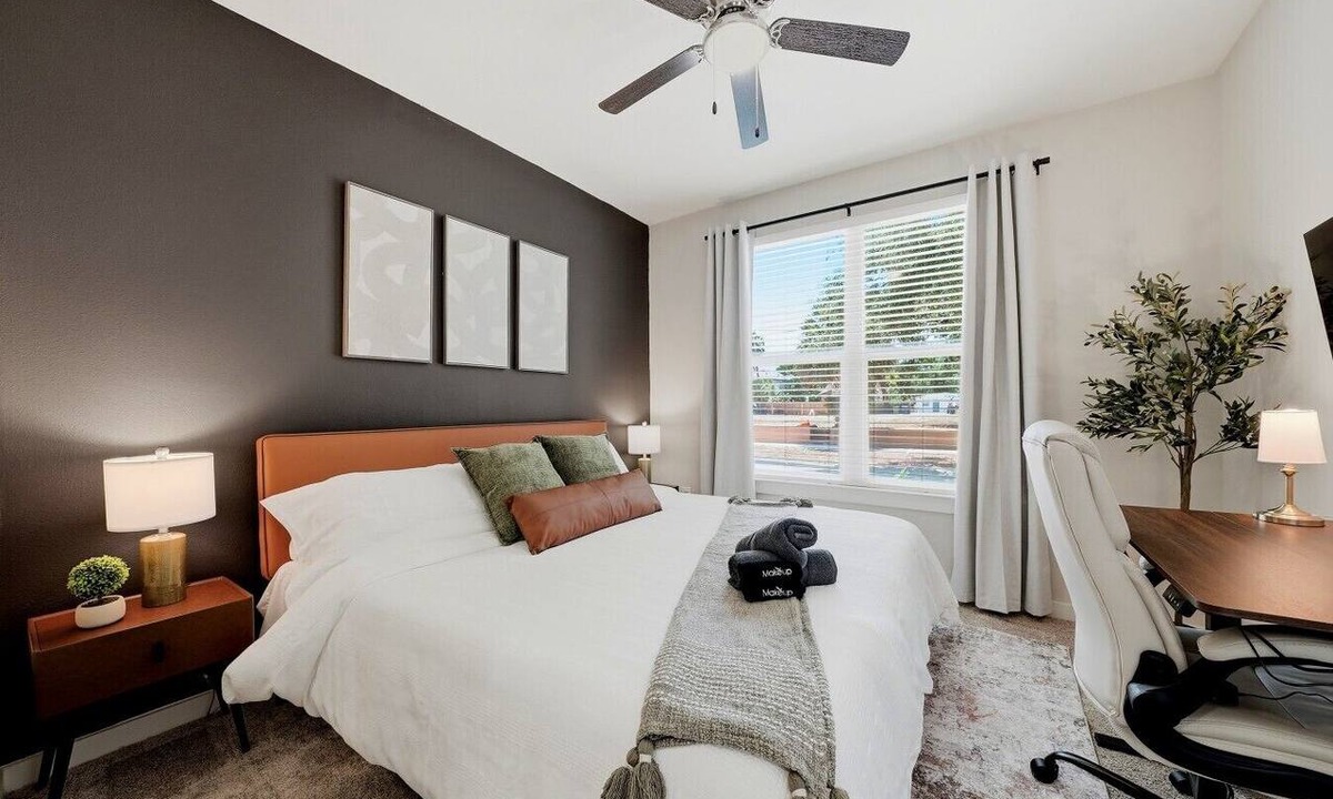 Courier City - Oscawana Apartment | Stylish Condo | Pool, Gym & Yoga | 2 King Suites