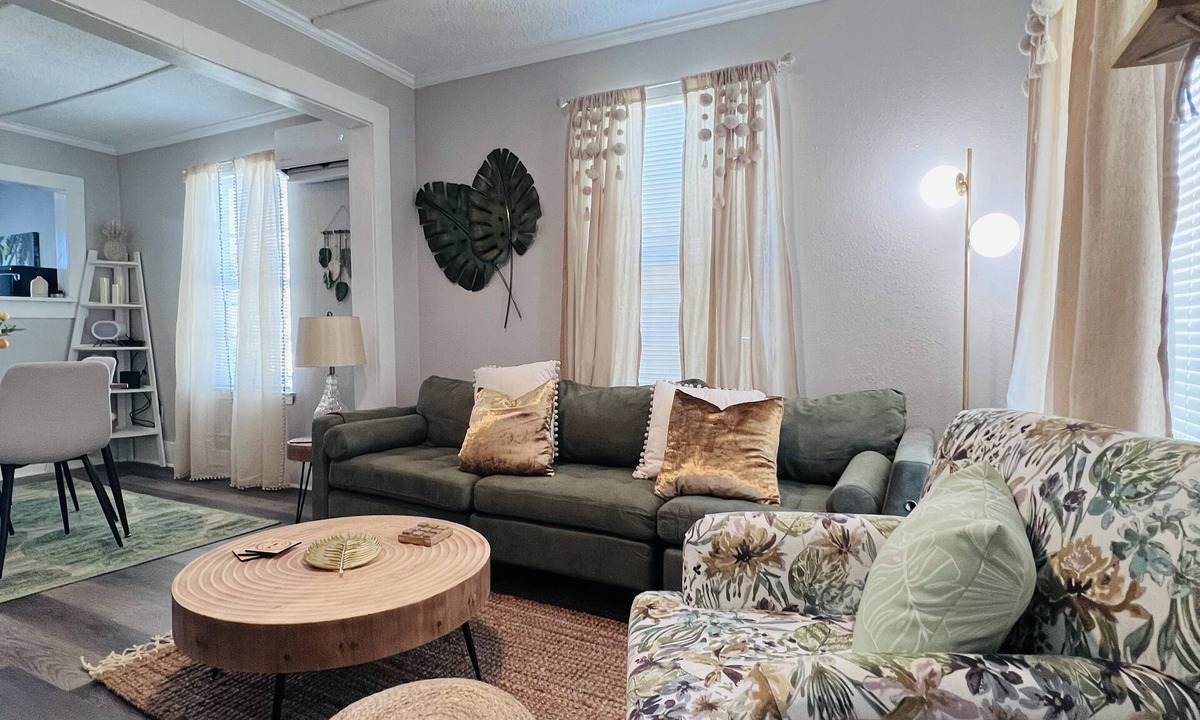 Galveston Cottage | Stylish Cottage-4 min. to Cruise Ports and half mile from beach