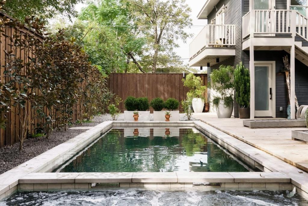 Oak Cliff House | Stylish Guesthouse near Bishop Arts and Downtown Dallas