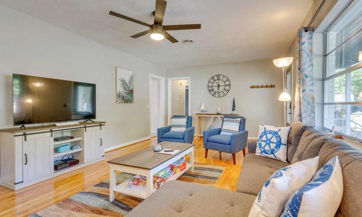 Myrtle Grove House | Stylish Pensacola Retreat w/Patio & Grill!
