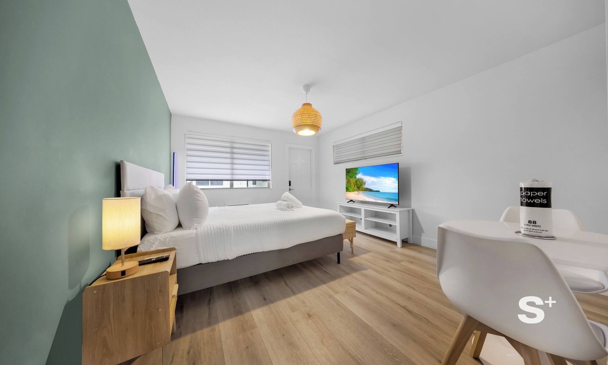 North Miami Apartment | Stylish Studio Parking-Gym Near Aventura