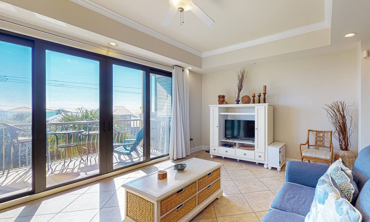 Santa Rosa Beach House | Stylish townhouse condo near the beach w/full kitchen, WiFi, and shared pool