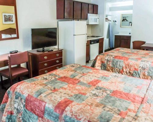 Tallahassee Hotel | Suburban Studios Tallahassee near University
