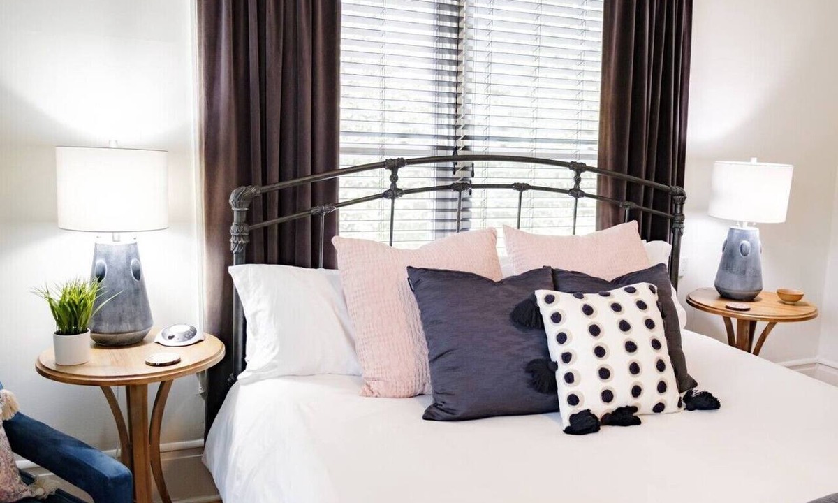 Crestline Heights Apartment | Suite Magnolia in Highland Park, Walk to Rojo
