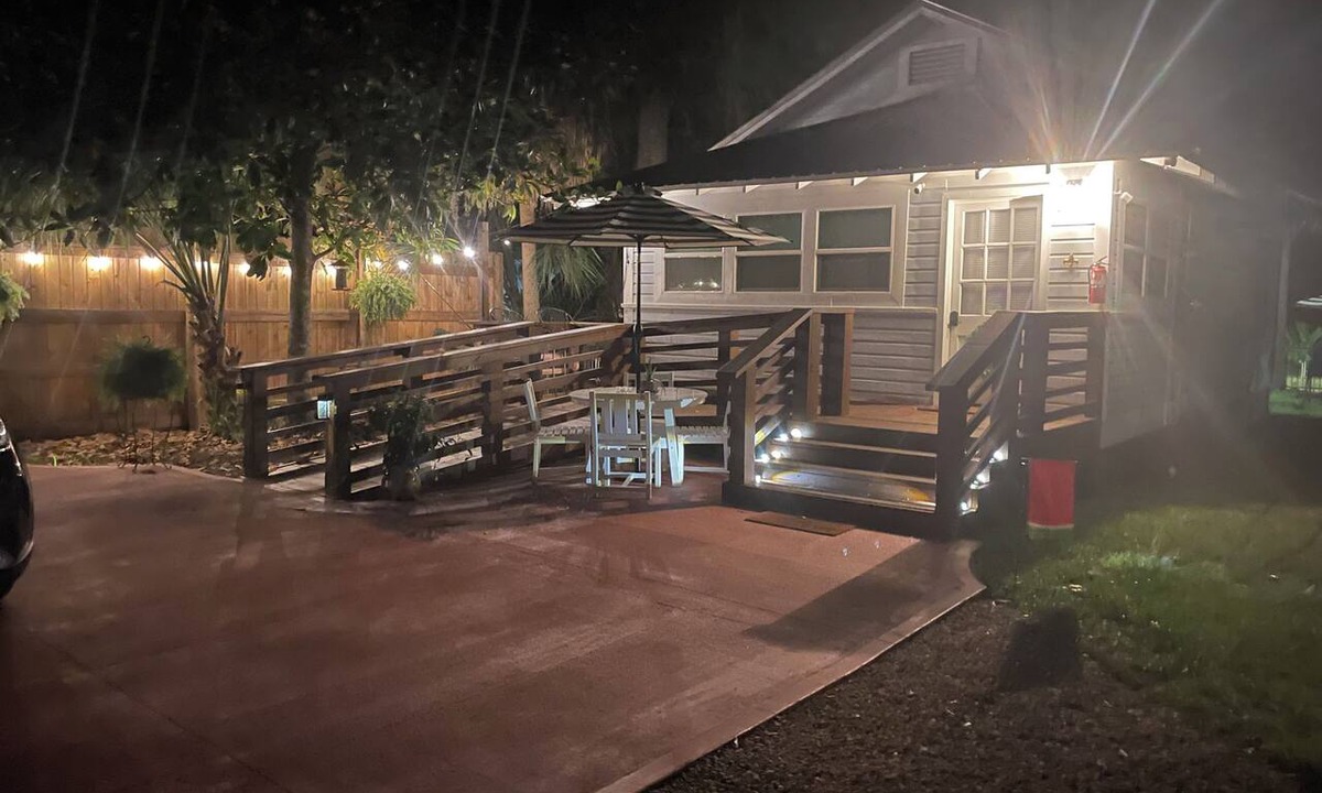 Monticello Cottage | Summer and Early Fall Special Rates Camellia Cottage - Wheelchair Accessible