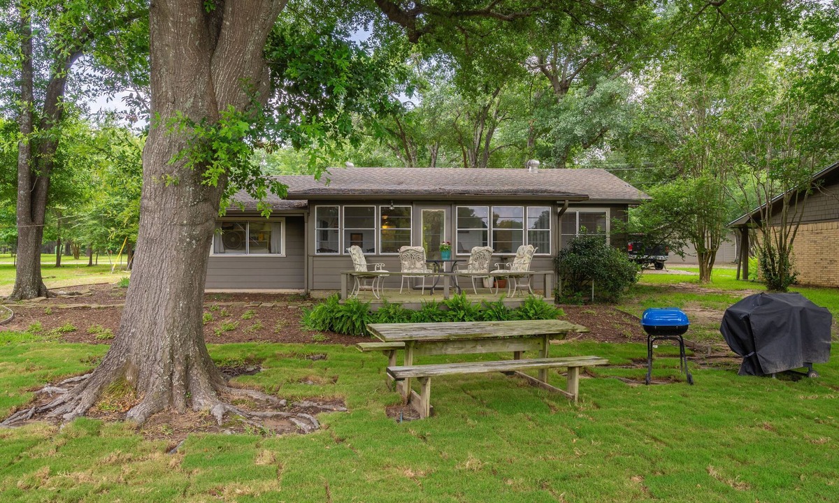 Malakoff House | Summer at the Lake! Book now for your preferred dates. friends, family, pups!