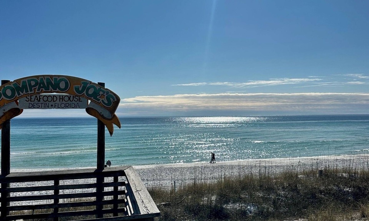Scenic Gulf Drive House | SUMMER BOOKING SPECIALS - INCLUDES BEACH SERVICE, SUNSHINE & MEMORIES - BOOK NOW