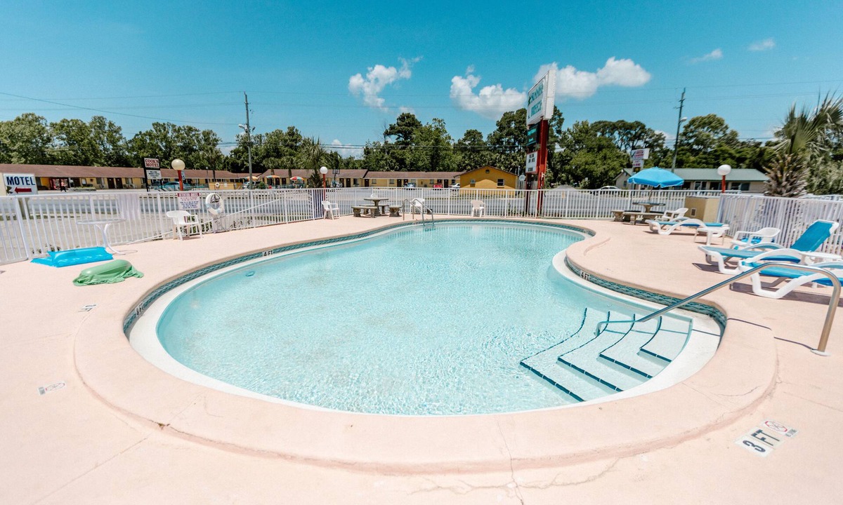 Panama City Beach Hotel | Summer Breeze Motel