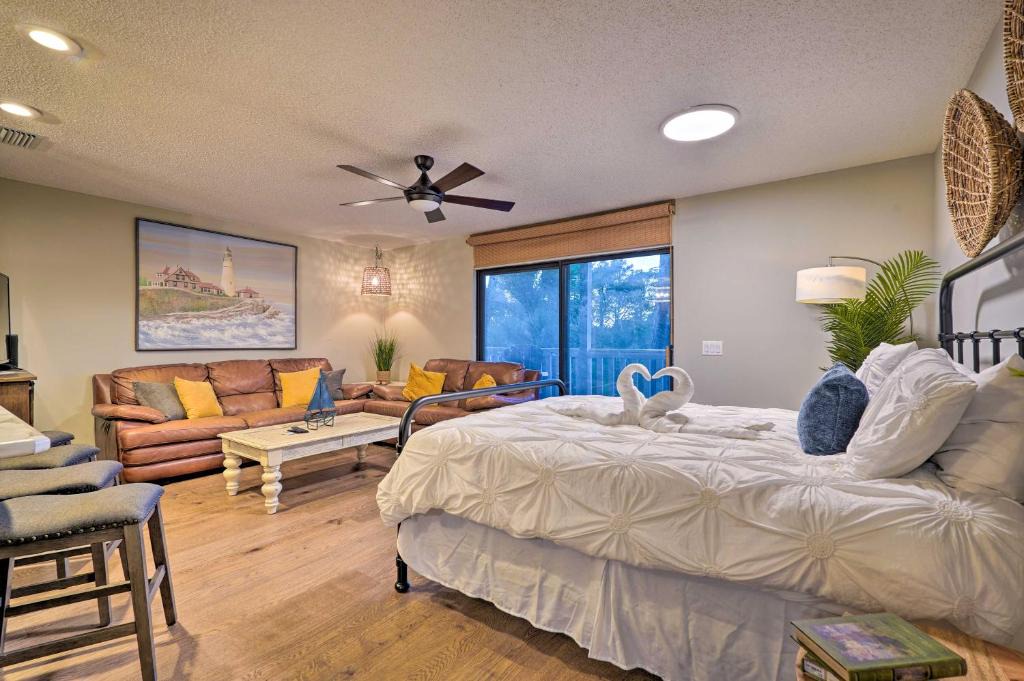 West Panama City Beach Apartment | Sunny Condo with Balcony and Pool 2 Mi to Camp Helen!