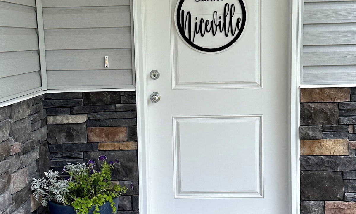 Niceville House | SUNNY NICEVILLE! Very Nice, new 3/2.5 Townhome .04 mile from water!