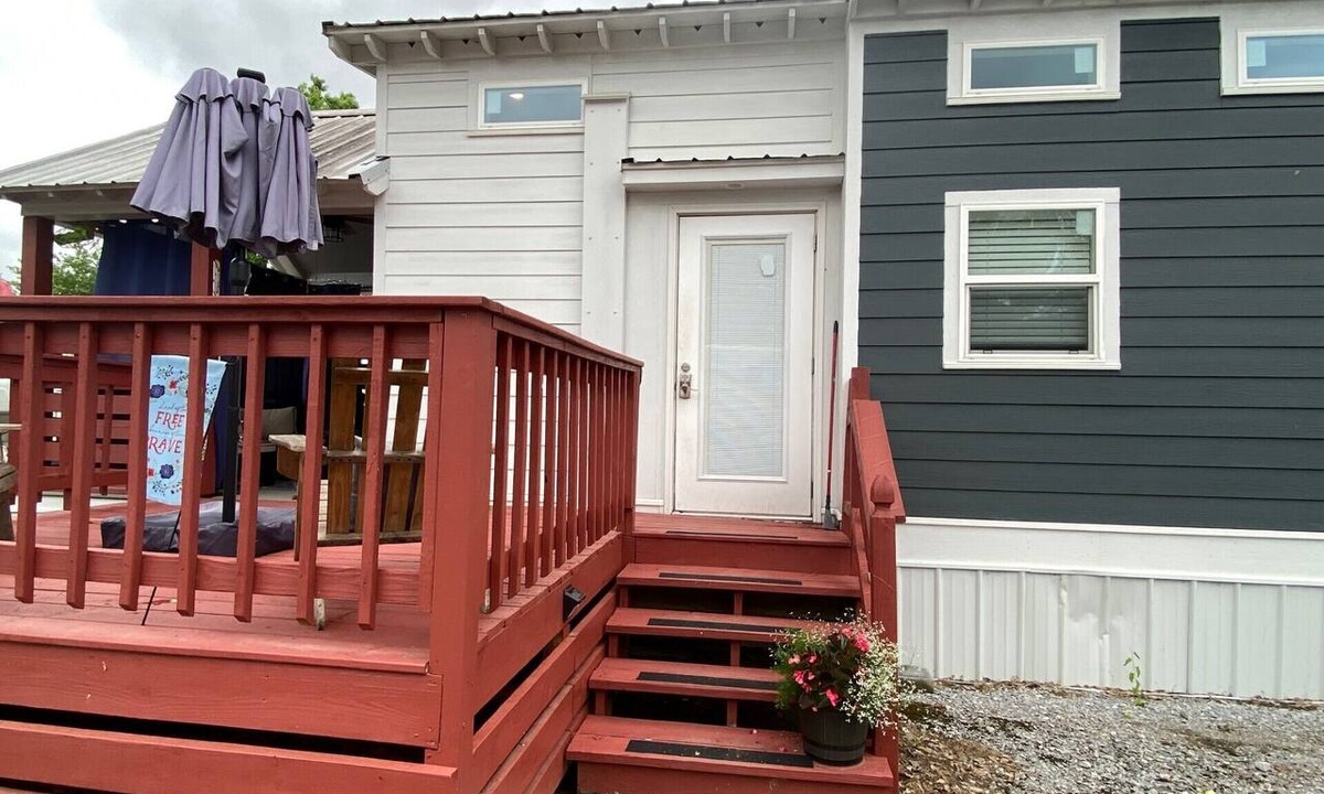 Gadsden Cottage | Sunrise Cottage at River Rocks Landing