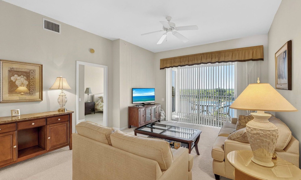 Tropical Cove Condo | Sunset Lake at Lexington CC Lake Village